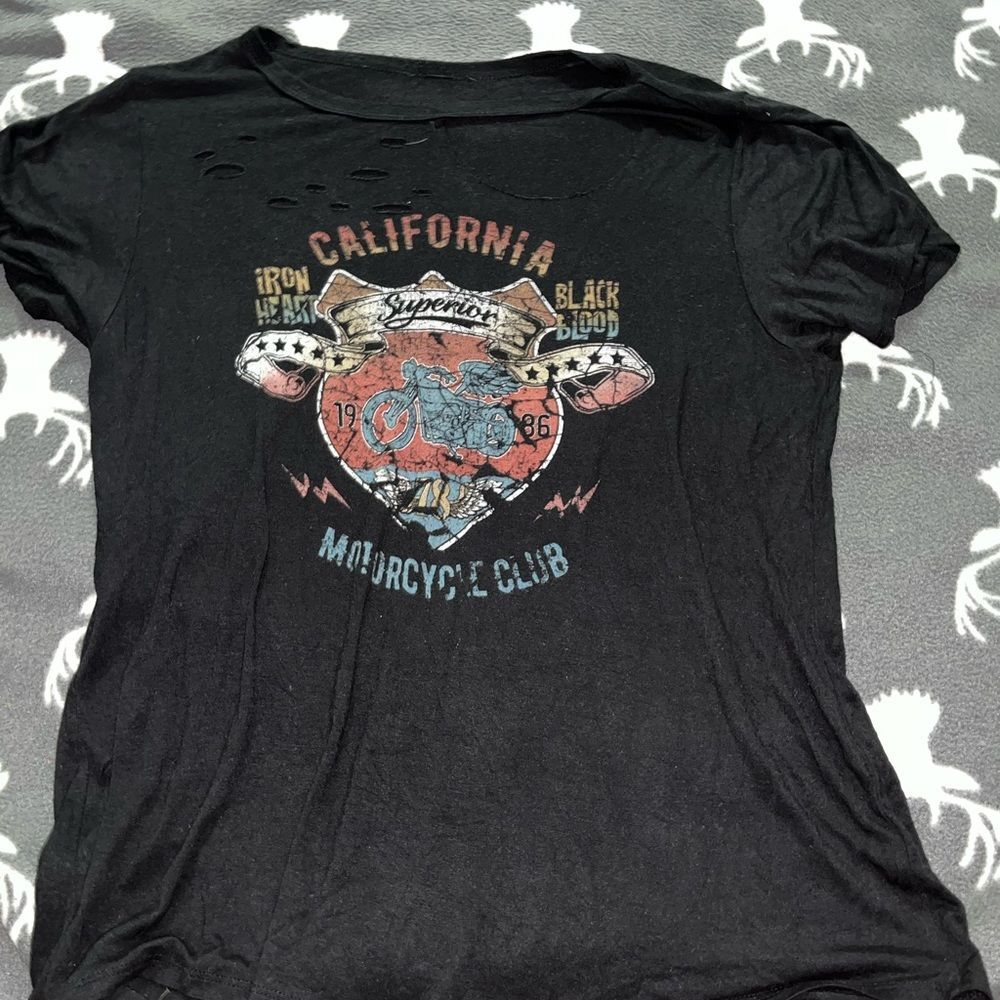 oversized graphic tee size small